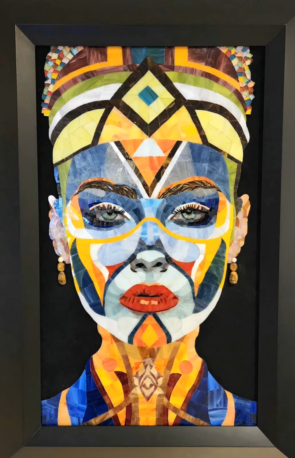 Concealed, retrato en mosaico de vitral de SOHA